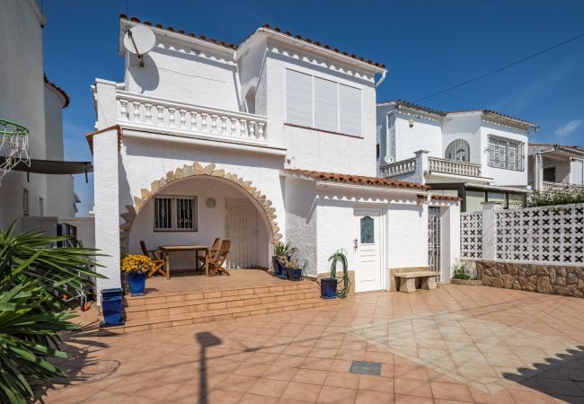 Villa en Empuriabrava - LV32 FALCONERA