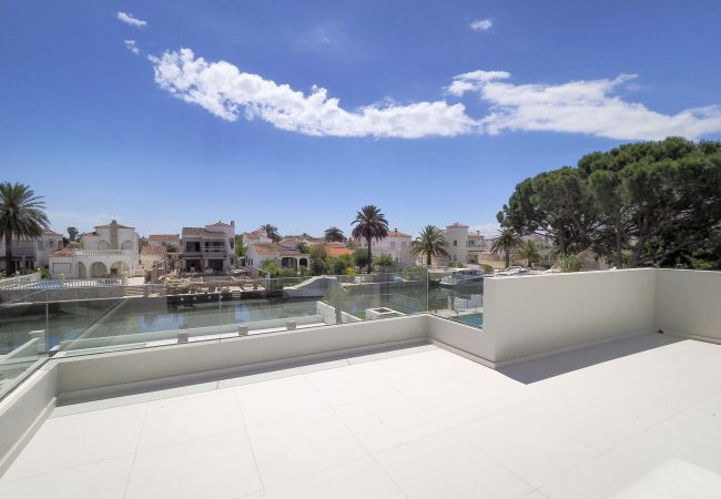 Villa en Empuriabrava - LV18 TER 6A     LOS GRANJEROS