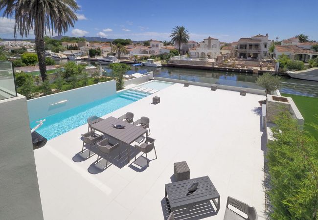 Villa en Empuriabrava - LV18 TER 6A     LOS GRANJEROS