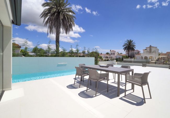 Villa en Empuriabrava - LV18 TER 6A     LOS GRANJEROS