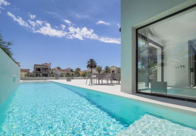 Villa en Empuriabrava - LV18 TER 6A     LOS GRANJEROS