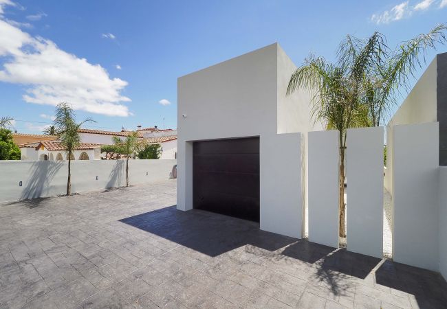 Villa en Empuriabrava - LV18 TER 6A     LOS GRANJEROS