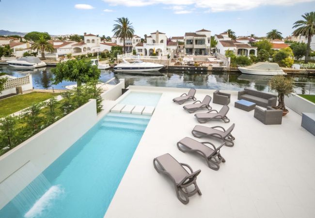 Villa en Empuriabrava - LV18 TER 6A     LOS GRANJEROS