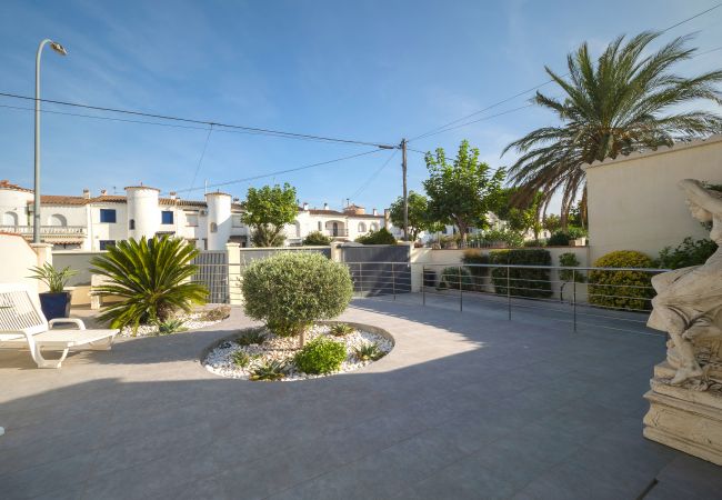 Villa en Empuriabrava - LV19 FALCONERA 19