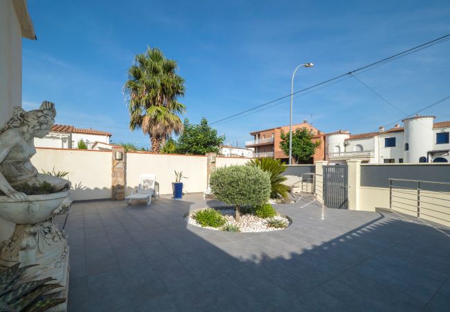 Villa en Empuriabrava - LV19 FALCONERA 19