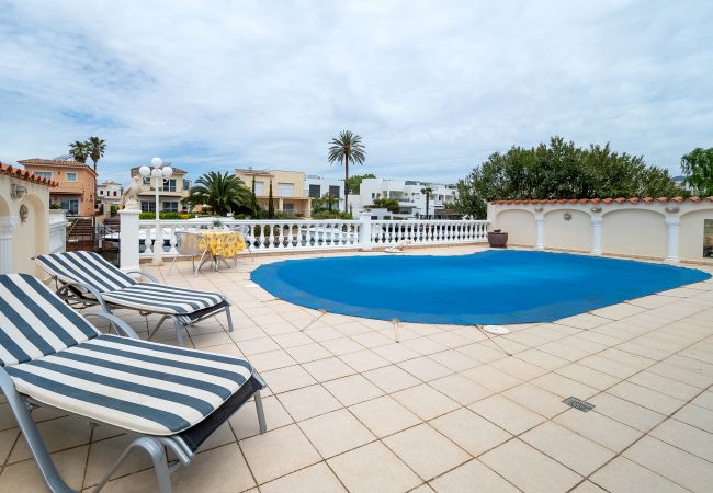 Villa en Empuriabrava - LV22 CAP RAS