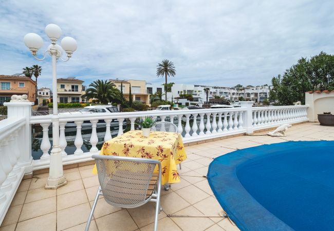 Villa en Empuriabrava - LV22 CAP RAS