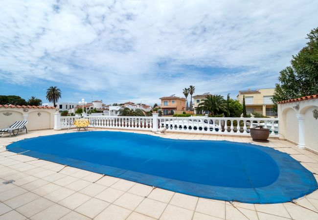 Villa en Empuriabrava - LV22 CAP RAS