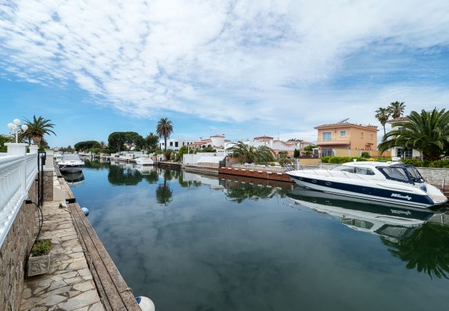 Villa en Empuriabrava - LV22 CAP RAS