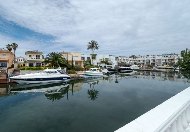 Villa en Empuriabrava - LV22 CAP RAS