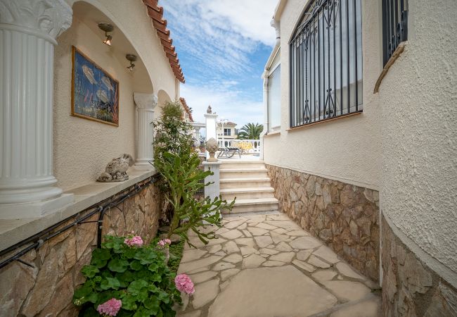 Villa en Empuriabrava - LV22 CAP RAS