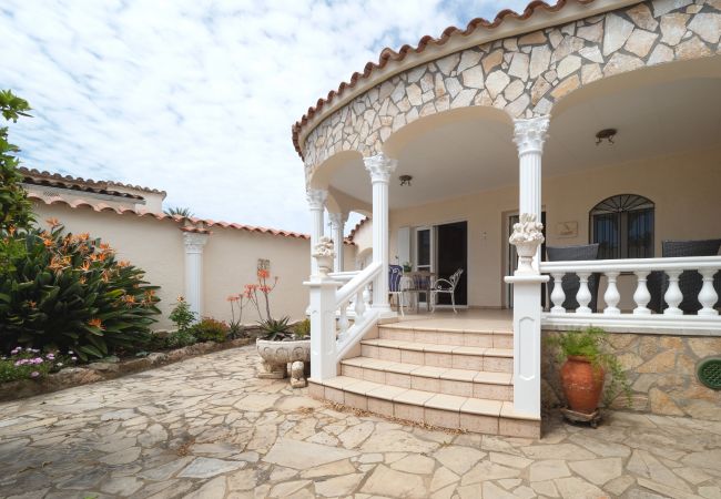 Villa en Empuriabrava - LV22 CAP RAS