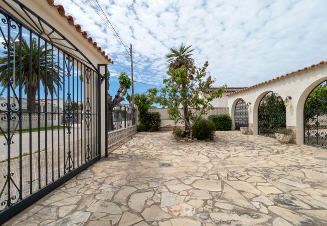 Villa en Empuriabrava - LV22 CAP RAS