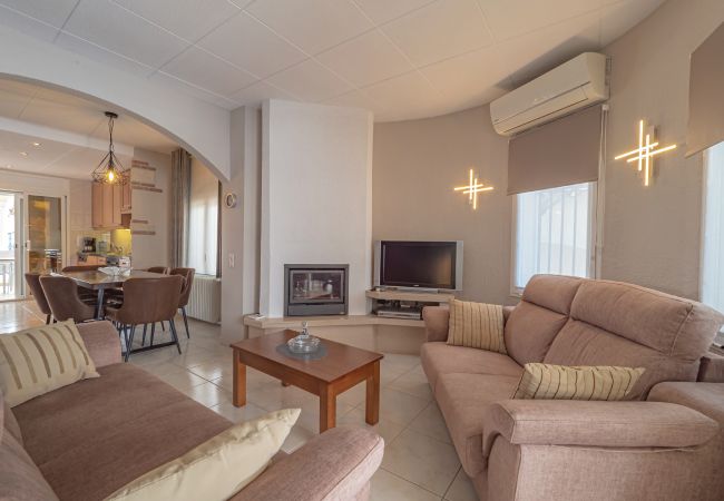 Villa en Empuriabrava - LV22 CAP RAS