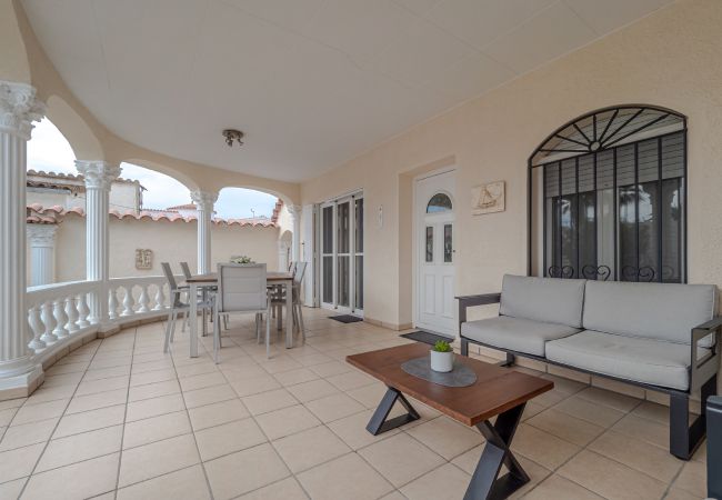 Villa en Empuriabrava - LV22 CAP RAS