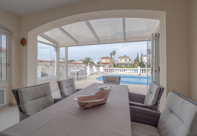 Villa en Empuriabrava - LV22 CAP RAS