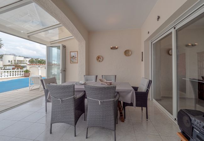 Villa en Empuriabrava - LV22 CAP RAS