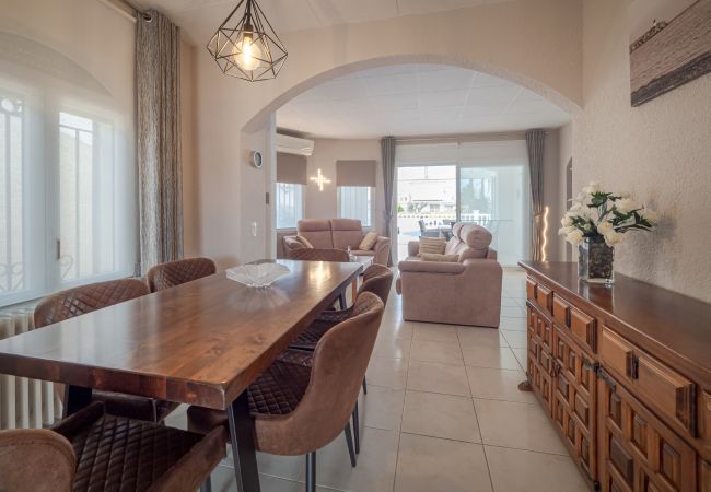 Villa en Empuriabrava - LV22 CAP RAS