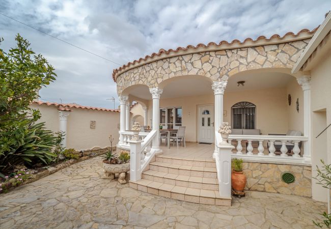 Villa en Empuriabrava - LV22 CAP RAS