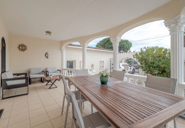 Villa en Empuriabrava - LV22 CAP RAS