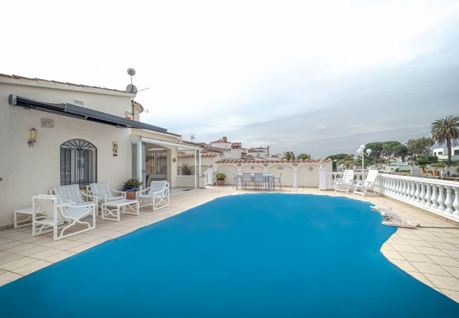 Villa en Empuriabrava - LV22 CAP RAS