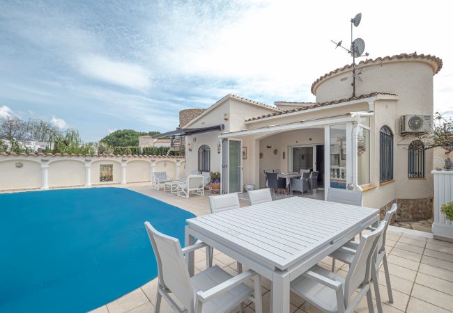 Villa en Empuriabrava - LV22 CAP RAS