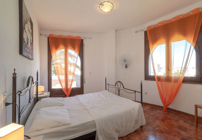 Villa en Empuriabrava - LV28 CAP RAS