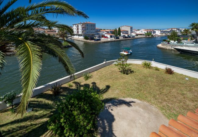 Villa en Empuriabrava - LV28 CAP RAS