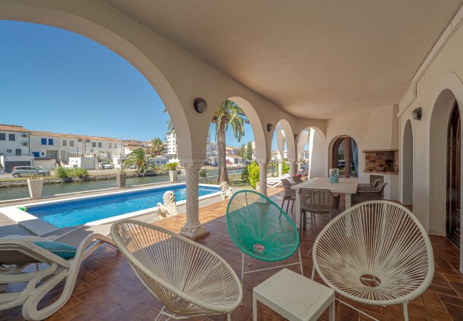 Villa en Empuriabrava - LV28 CAP RAS