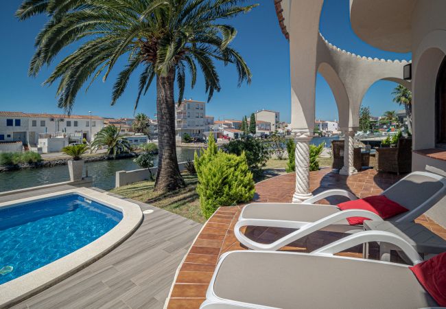 Villa en Empuriabrava - LV28 CAP RAS