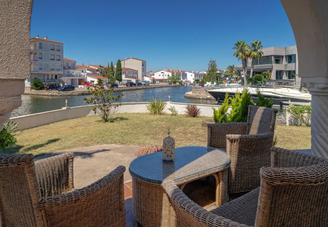 Villa en Empuriabrava - LV28 CAP RAS