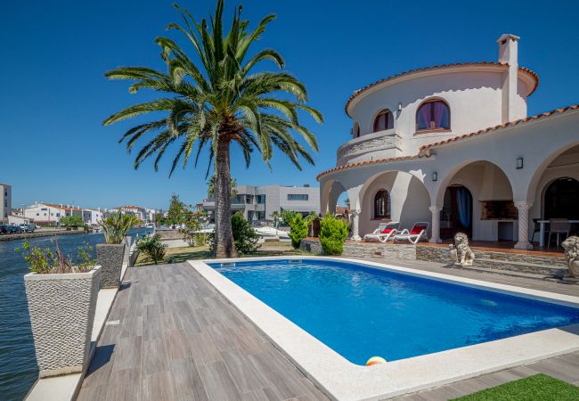 Villa en Empuriabrava - LV28 CAP RAS