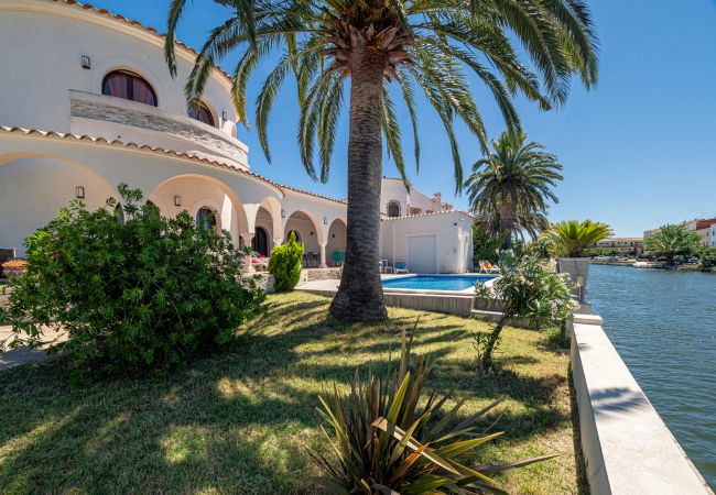 Villa en Empuriabrava - LV28 CAP RAS