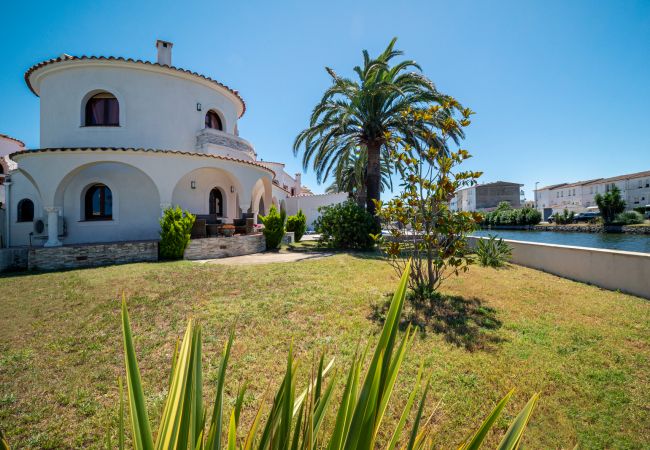 Villa en Empuriabrava - LV28 CAP RAS