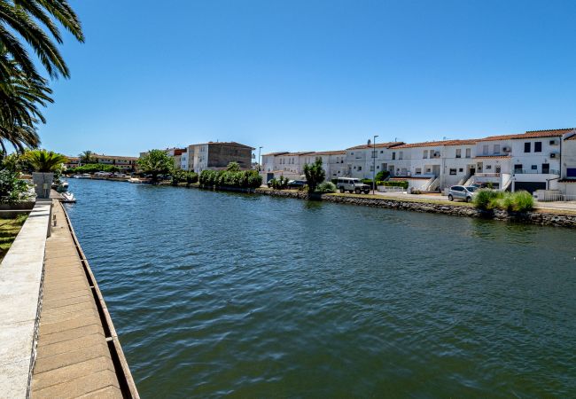 Villa en Empuriabrava - LV28 CAP RAS