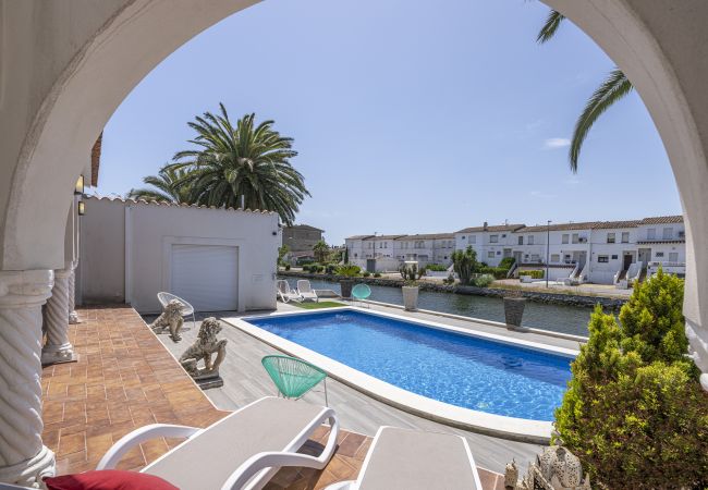 Villa en Empuriabrava - LV28 CAP RAS