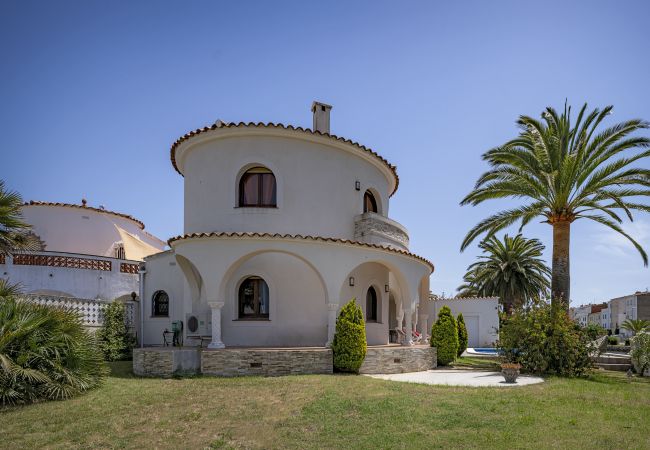 Villa en Empuriabrava - LV28 CAP RAS