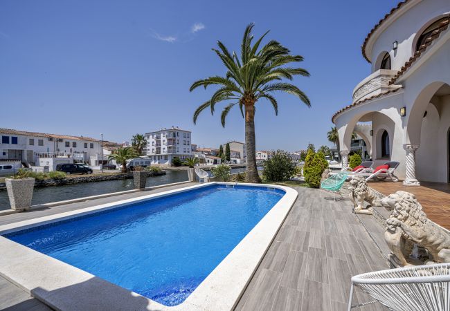 Villa en Empuriabrava - LV28 CAP RAS