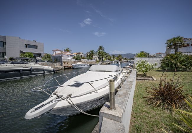 Villa en Empuriabrava - LV28 CAP RAS