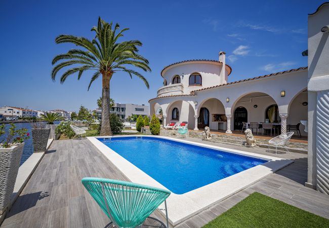 Villa en Empuriabrava - LV28 CAP RAS