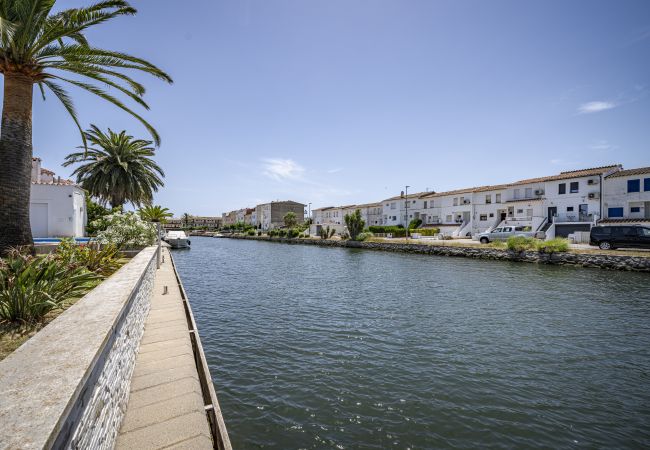 Villa en Empuriabrava - LV28 CAP RAS