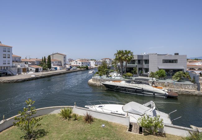 Villa en Empuriabrava - LV28 CAP RAS