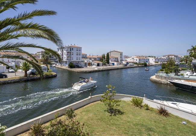 Villa en Empuriabrava - LV28 CAP RAS