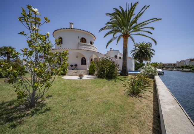 Villa en Empuriabrava - LV28 CAP RAS