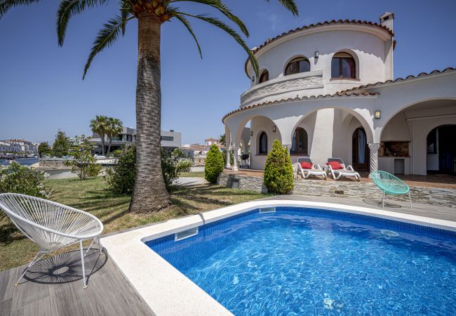 Villa en Empuriabrava - LV28 CAP RAS