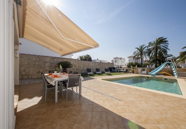 Villa en Empuriabrava - LV29 FALCONERA