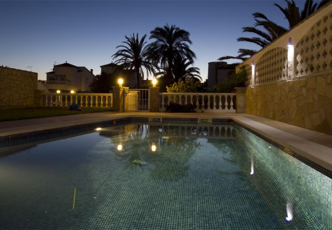 Villa en Empuriabrava - LV29 FALCONERA