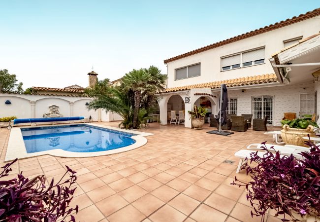 Villa en Empuriabrava - LV34 carmenço