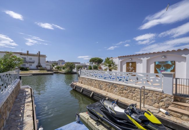 Villa en Empuriabrava - LV34 carmenço