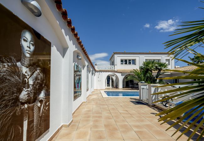 Villa en Empuriabrava - LV34 carmenço